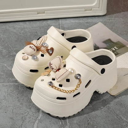 Sandalias Crocs con lazo DIY